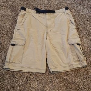 Men old Navy khacki cargo shorts